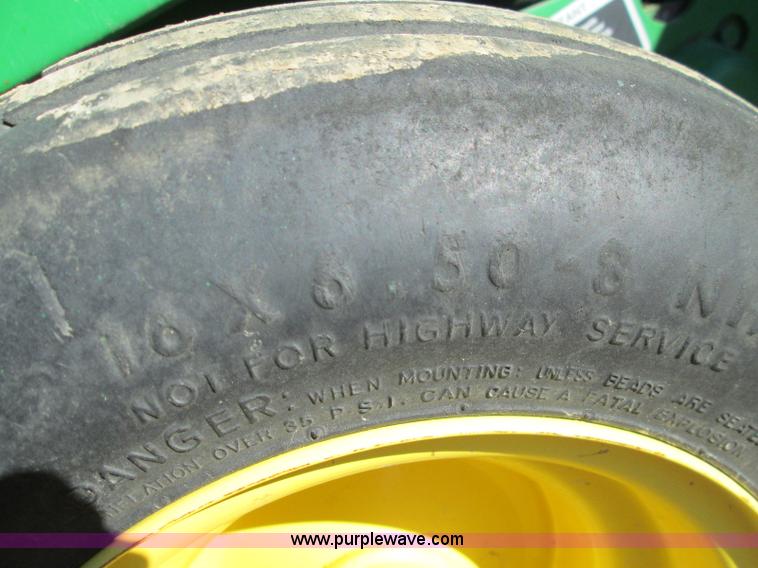 image for item H9426 1998 John Deere 566 round baler