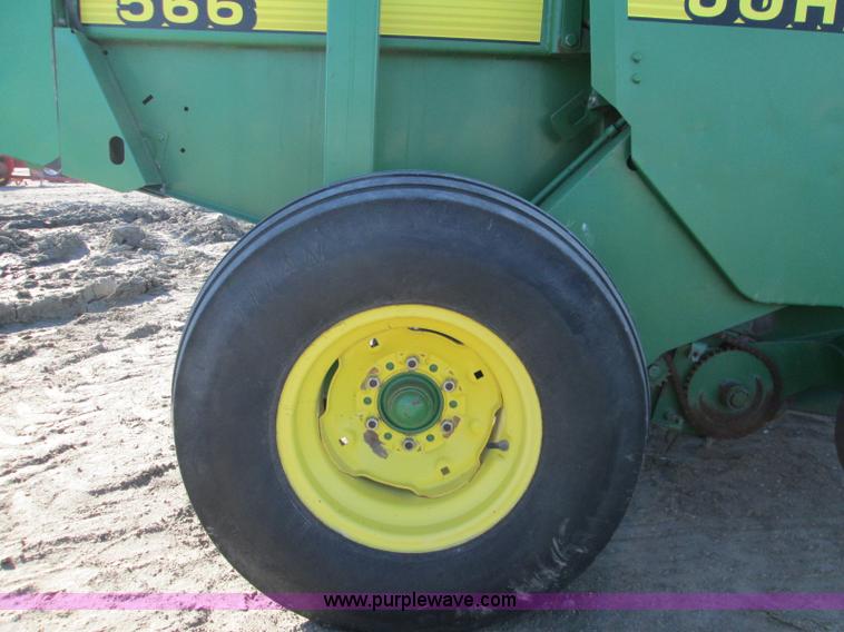 image for item H9426 1998 John Deere 566 round baler