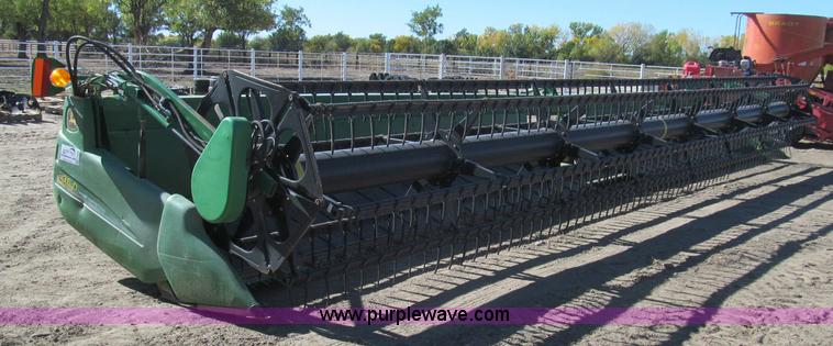 image for item H9438 2008 John Deere 936D draper head