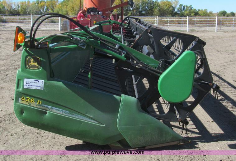 image for item H9438 2008 John Deere 936D draper head