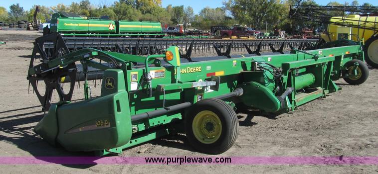 image for item H9438 2008 John Deere 936D draper head
