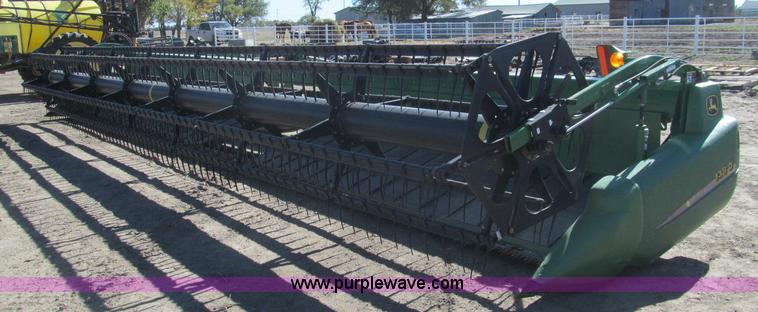 image for item H9438 2008 John Deere 936D draper head