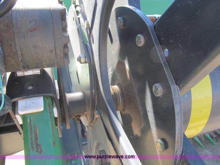 image for item H9438 2008 John Deere 936D draper head