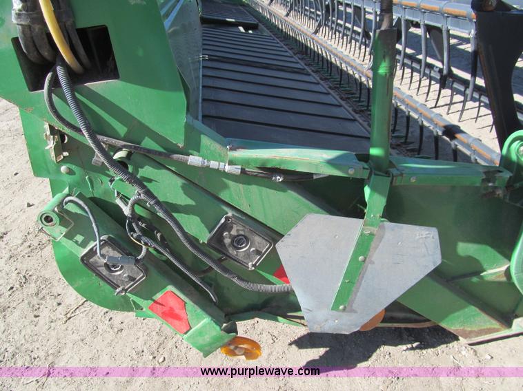 image for item H9438 2008 John Deere 936D draper head