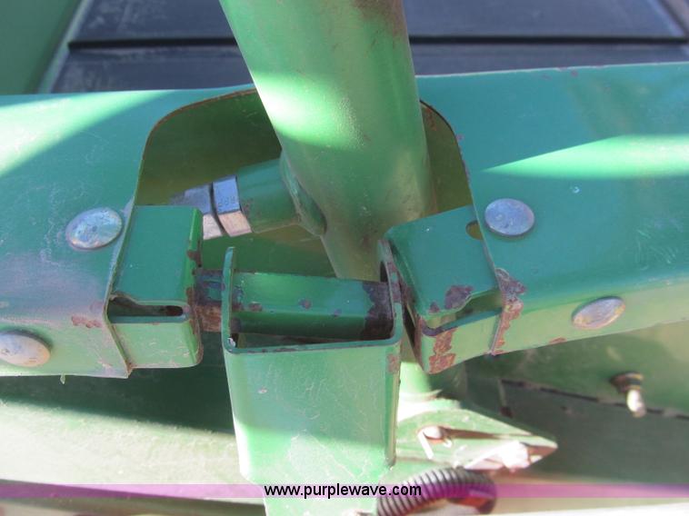 image for item H9438 2008 John Deere 936D draper head