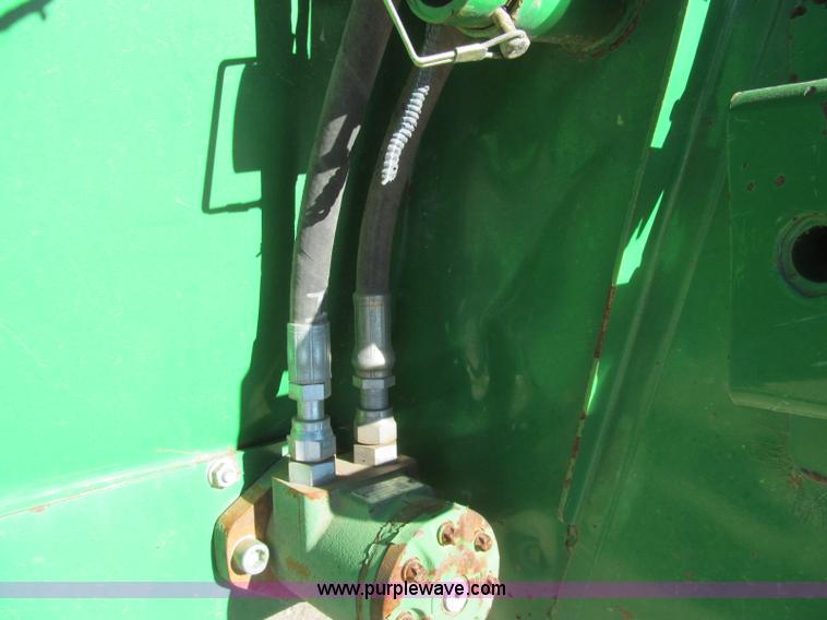 image for item H9438 2008 John Deere 936D draper head