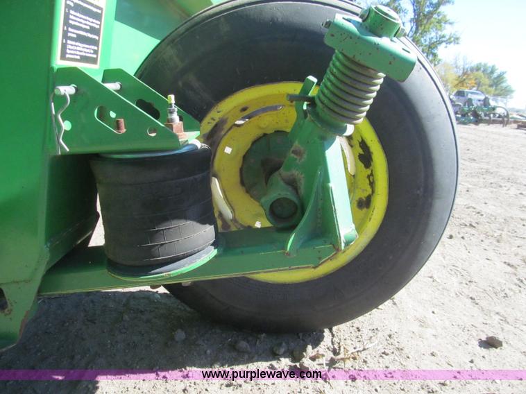 image for item H9438 2008 John Deere 936D draper head