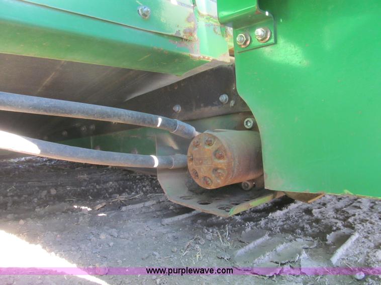 image for item H9438 2008 John Deere 936D draper head