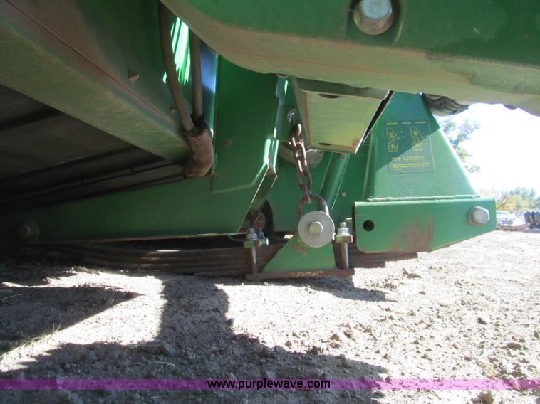 image for item H9438 2008 John Deere 936D draper head