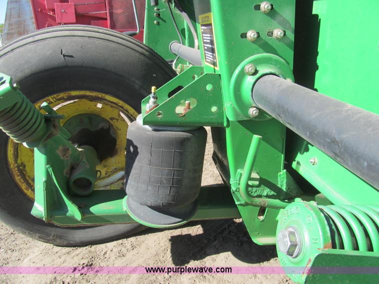 image for item H9438 2008 John Deere 936D draper head