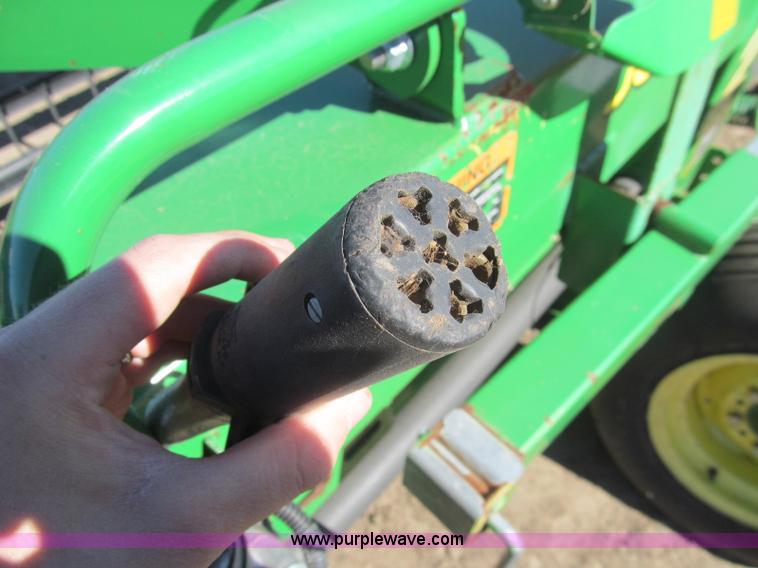 image for item H9438 2008 John Deere 936D draper head