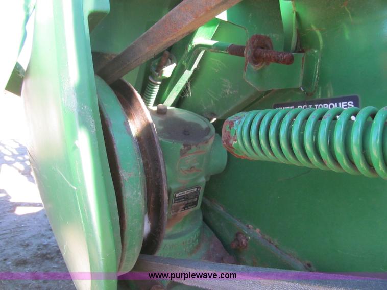 image for item H9438 2008 John Deere 936D draper head