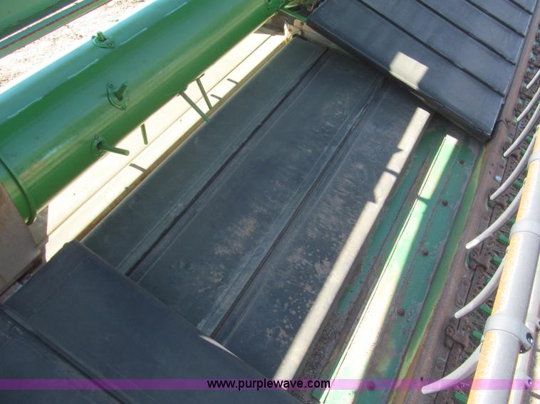 image for item H9438 2008 John Deere 936D draper head