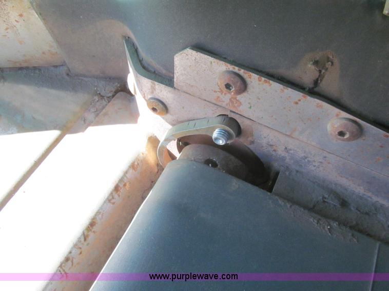 image for item H9438 2008 John Deere 936D draper head