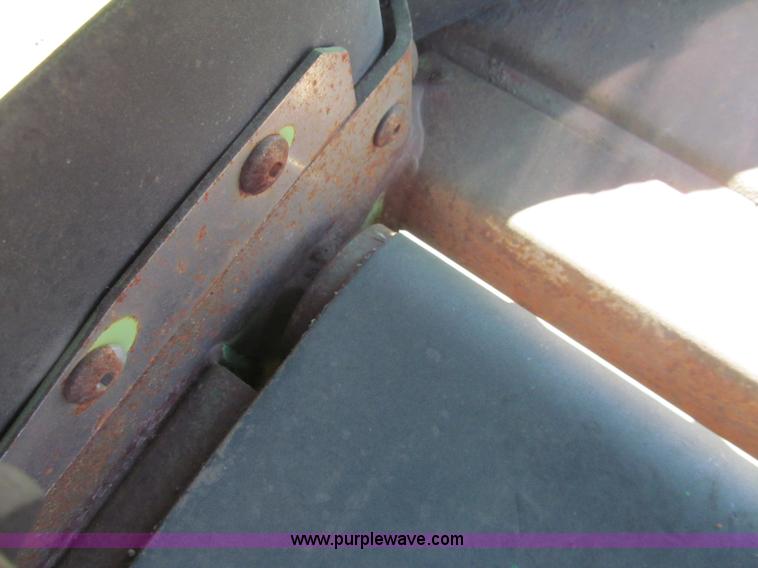 image for item H9438 2008 John Deere 936D draper head