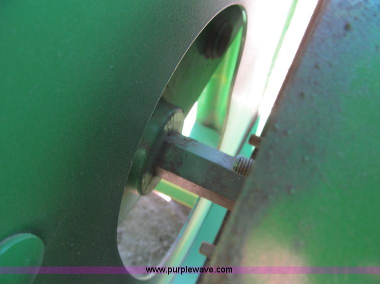 image for item H9438 2008 John Deere 936D draper head
