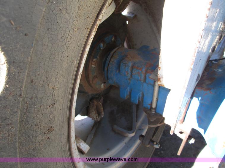 image for item H9443 1962 Ford 5000 tractor