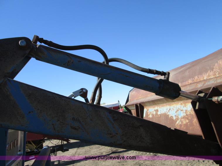 image for item H9443 1962 Ford 5000 tractor