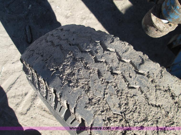 image for item H9443 1962 Ford 5000 tractor