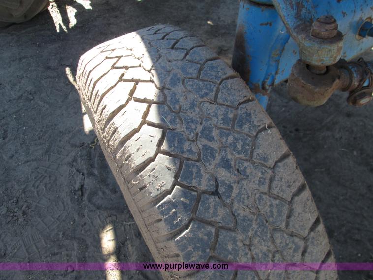 image for item H9443 1962 Ford 5000 tractor