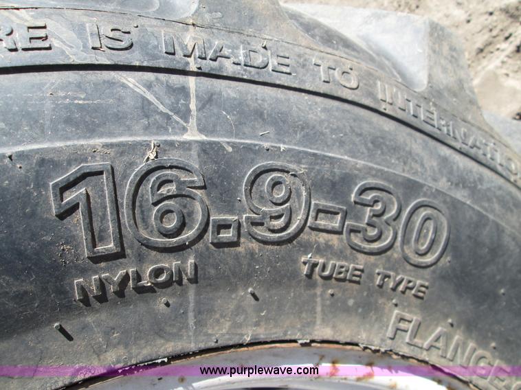 image for item H9444 1962 Ford 4000 tractor