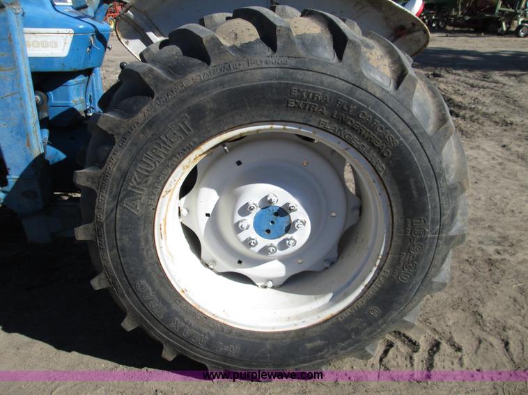 image for item H9444 1962 Ford 4000 tractor