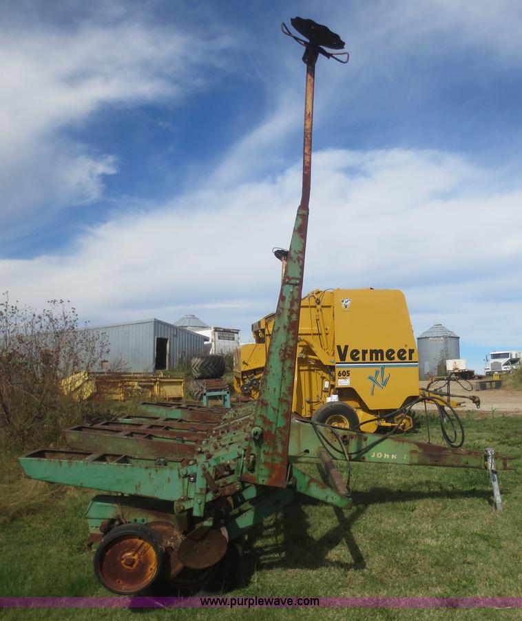 image for item I2181 John Deere 7000 planter chassis