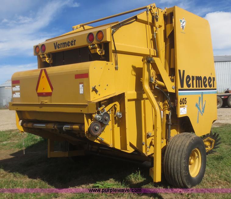 image for item I2182 2001 Vermeer 605XL round baler