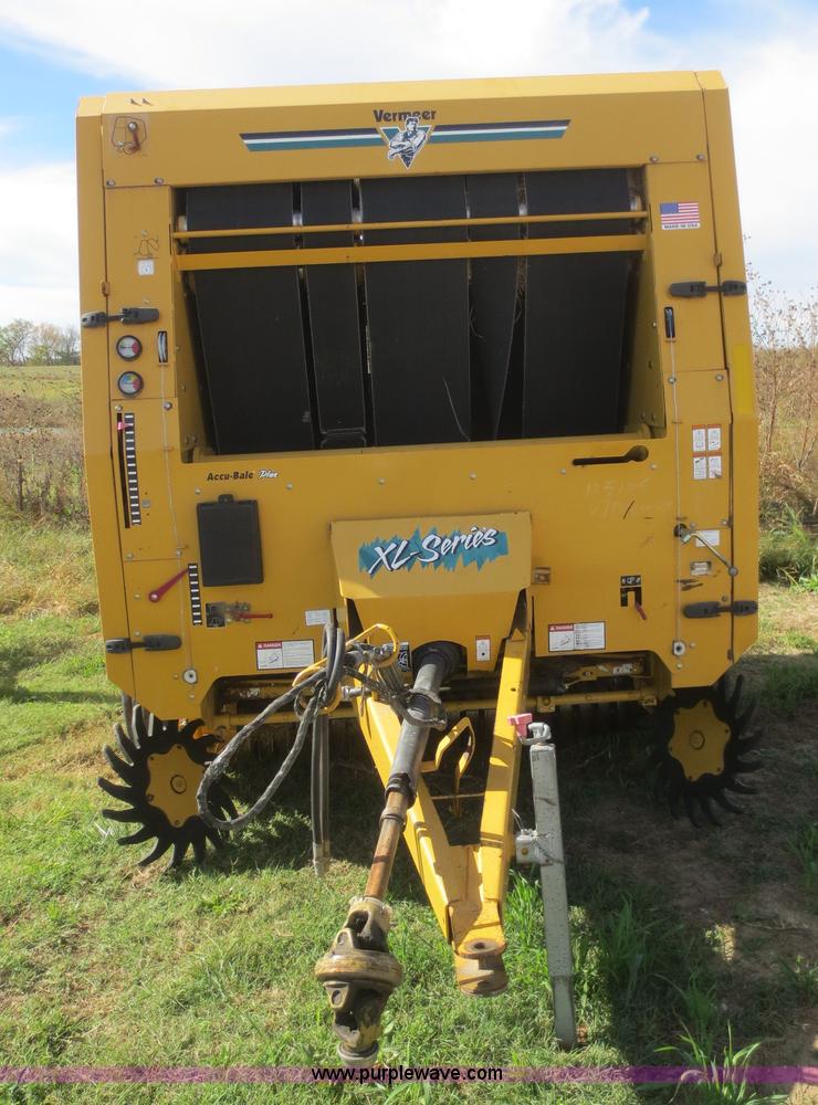 image for item I2182 2001 Vermeer 605XL round baler