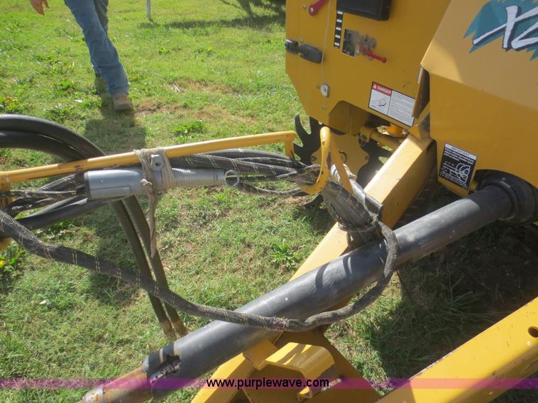 image for item I2182 2001 Vermeer 605XL round baler