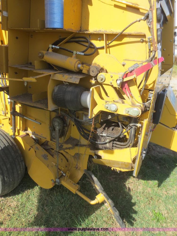 image for item I2182 2001 Vermeer 605XL round baler