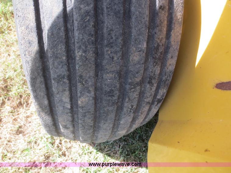 image for item I2182 2001 Vermeer 605XL round baler