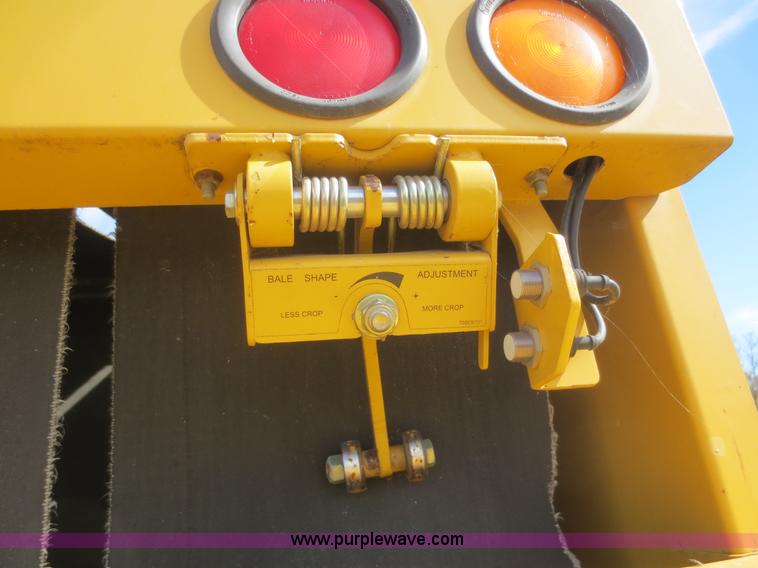 image for item I2182 2001 Vermeer 605XL round baler