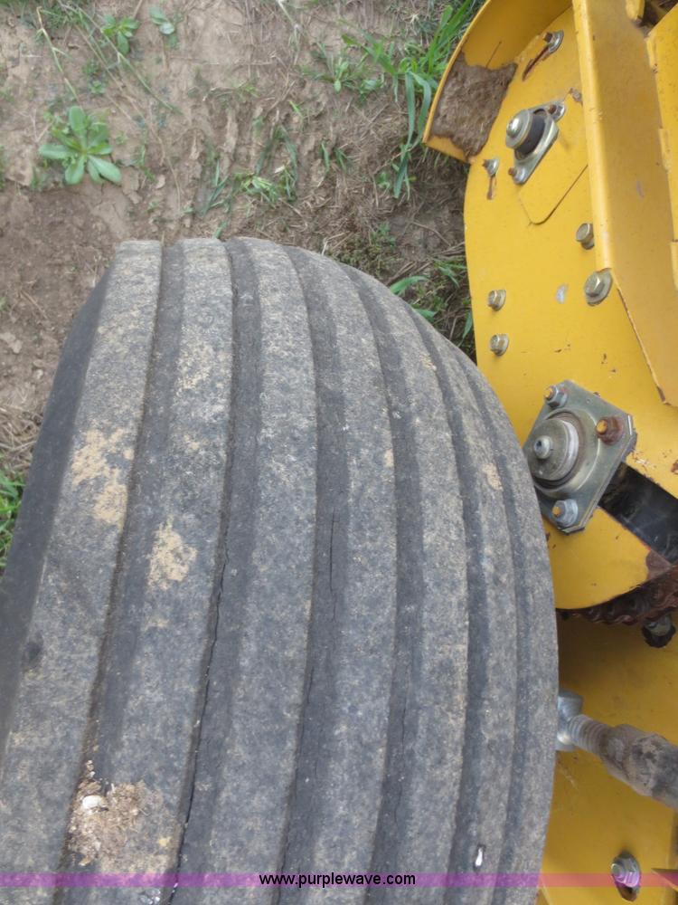 image for item I2182 2001 Vermeer 605XL round baler