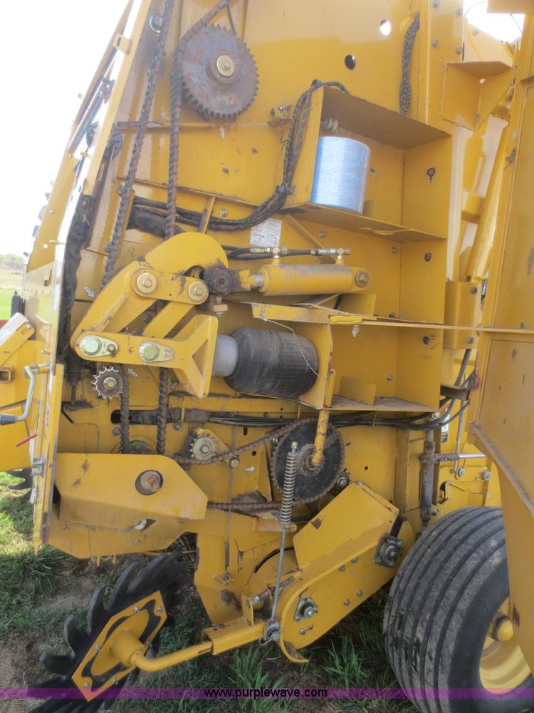 image for item I2182 2001 Vermeer 605XL round baler