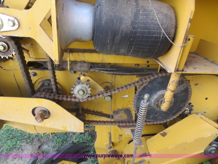 image for item I2182 2001 Vermeer 605XL round baler