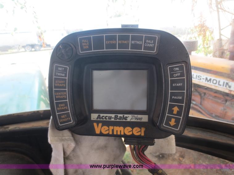 image for item I2182 2001 Vermeer 605XL round baler