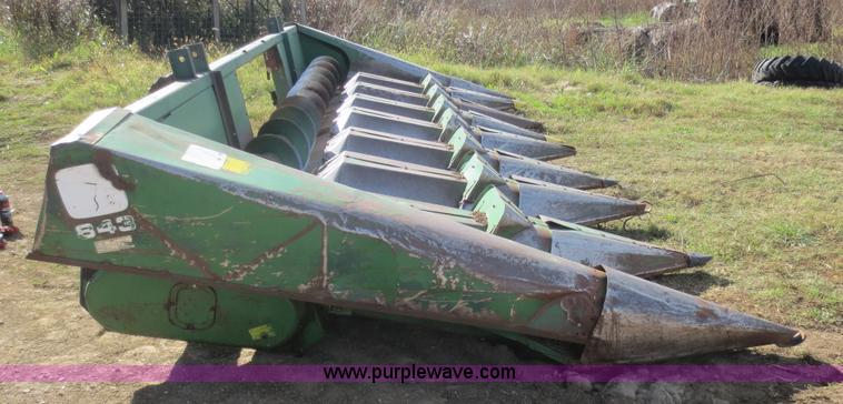 image for item I2184 John Deere 843 corn head