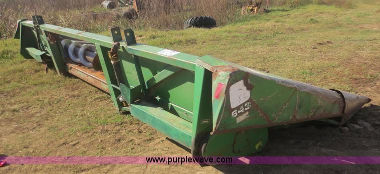 image for item I2184 John Deere 843 corn head