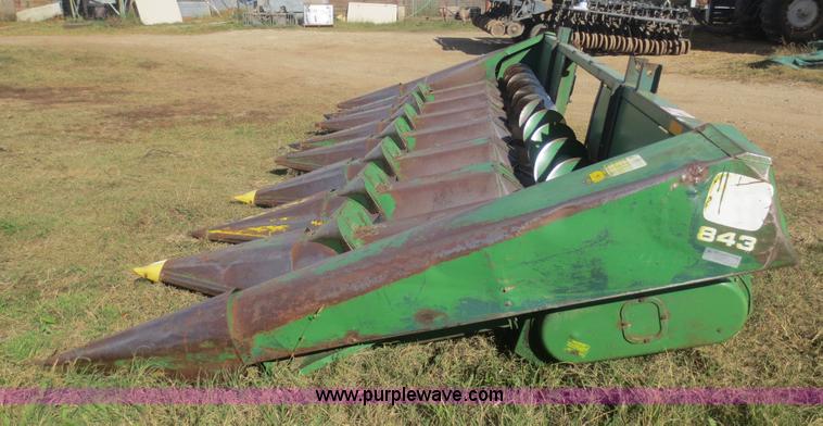 image for item I2184 John Deere 843 corn head