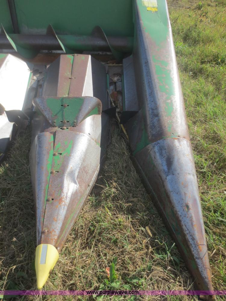 image for item I2184 John Deere 843 corn head