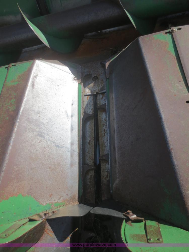 image for item I2184 John Deere 843 corn head
