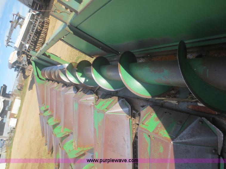 image for item I2184 John Deere 843 corn head