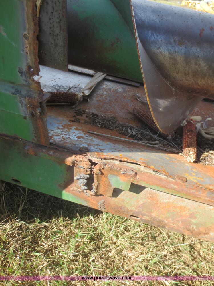 image for item I2184 John Deere 843 corn head