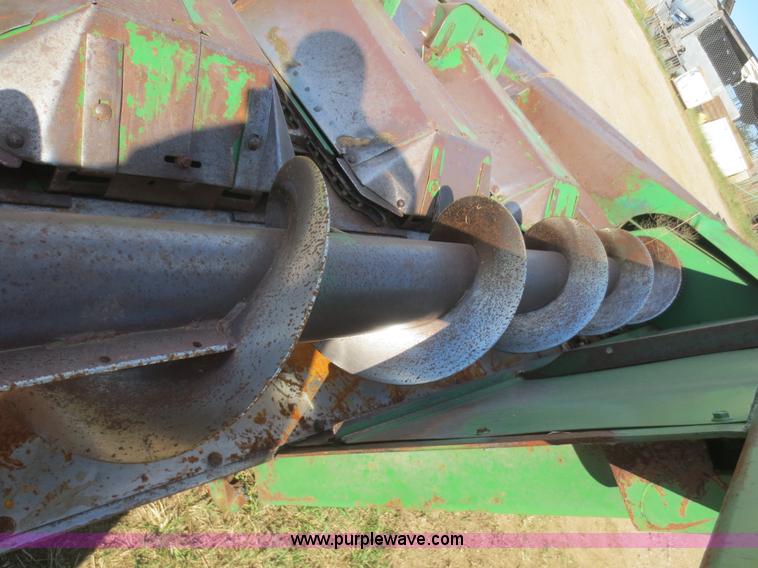 image for item I2184 John Deere 843 corn head