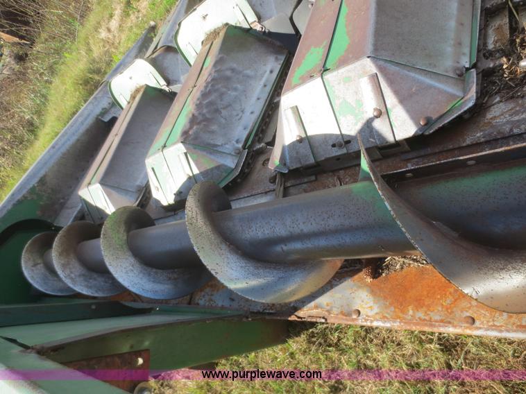 image for item I2184 John Deere 843 corn head