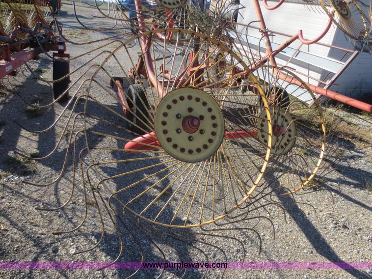 image for item I2187 Tonutti RCS10 hay rake