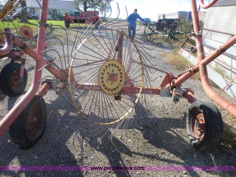 image for item I2187 Tonutti RCS10 hay rake