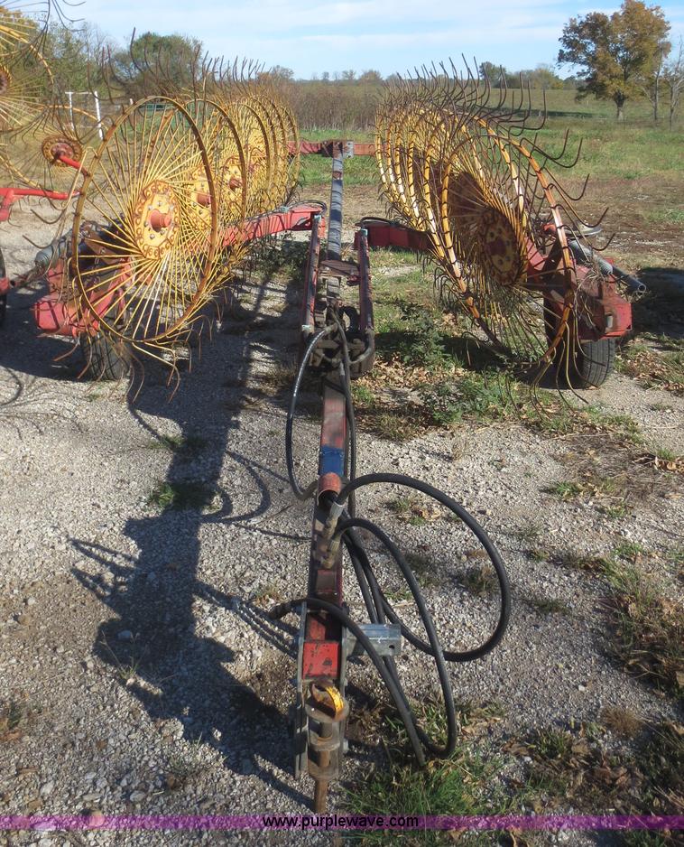 image for item I2188 Tonutti V12 hay rake