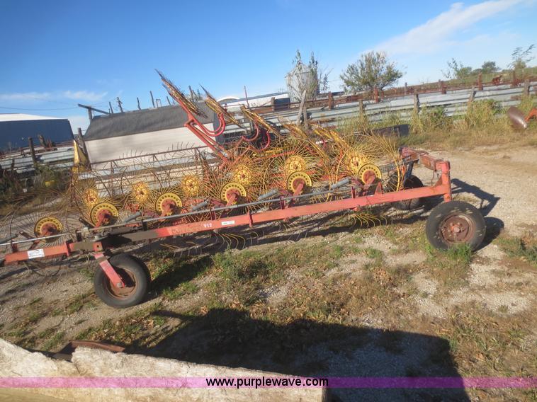 image for item I2188 Tonutti V12 hay rake
